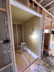 『立ち止まりながら、判断の精度を整えています』のイメージ